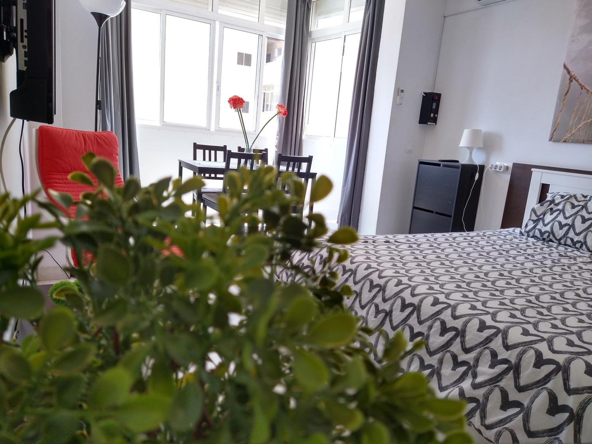 Amplio Estudio,Vista Mar Y Montana, A Pasos Del Centro 토레몰리노스 외부 사진